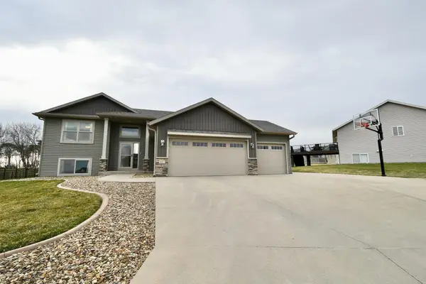 887 Golf View Avenue, Zumbrota, MN 55992