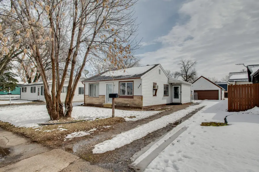 329 21st Street N, Fargo, ND 58102 - #2