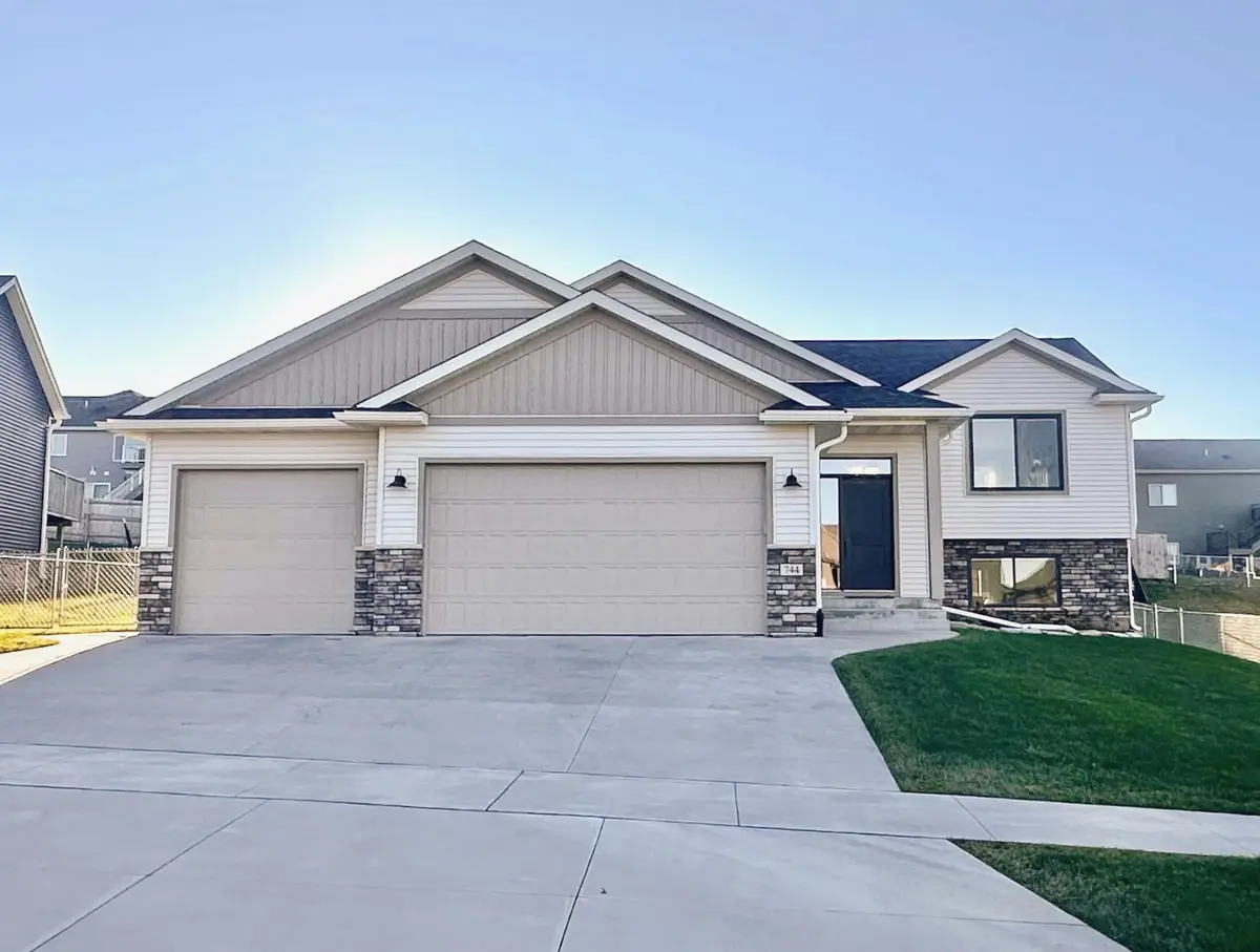 744 Towne Drive Ne, Byron, MN 55920 - #1