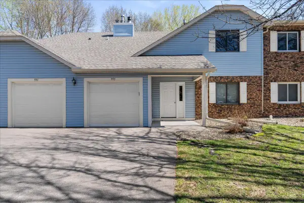 995 Heritage Court E #303, Vadnais Heights, MN 55127