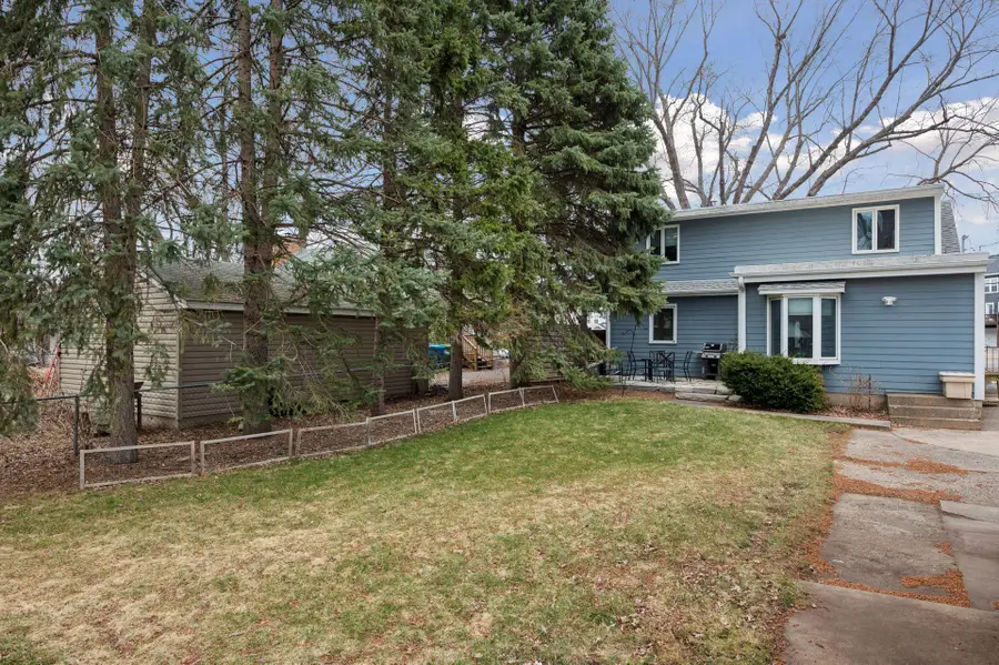 654 8th Avenue Nw, New Brighton, MN 55112 - #3