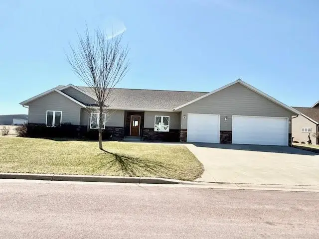 906 Sunrise Boulevard, Redwood Falls, MN 56283 - #2