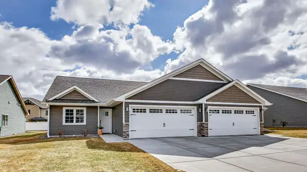 4881 Field Crest Lane, Eau Claire, WI 54701