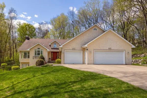 1360 Parkview Drive, Chaska, MN 55318