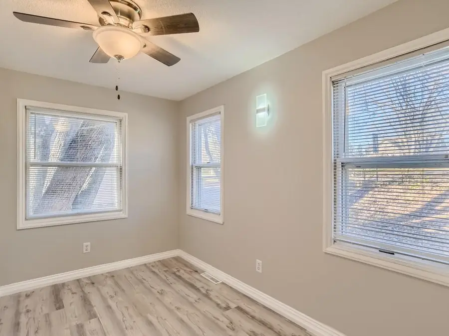 480 Roselawn Avenue E, Maplewood, MN 55117 - #3