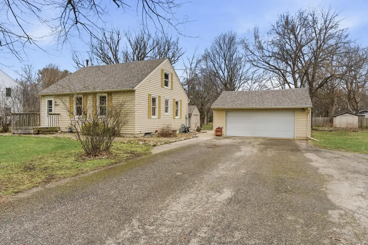2304 15th Avenue Sw, Austin, MN 55912 - #1