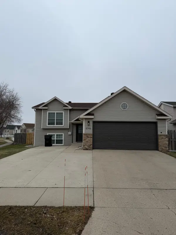 5743 18th Street S, Fargo, ND 58104