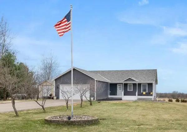 38616 Pine Avenue, Center City, MN 55012