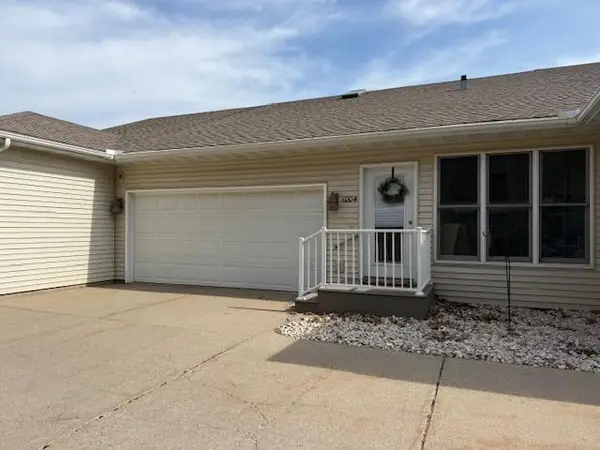 1004 W Lake Boulevard, Winona, MN 55987