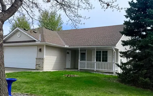 911 Prairie Oak Drive, Belle Plaine, MN 56011
