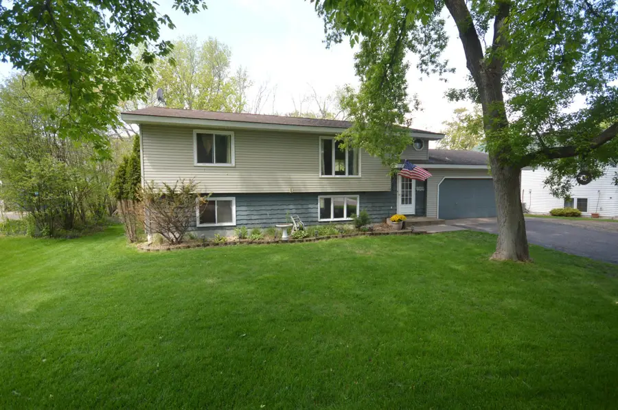3995 Stockdale Drive, Vadnais Heights, MN 55127 - #2