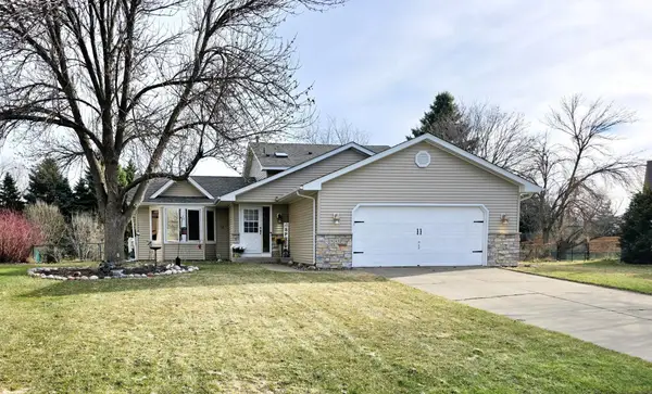 9243 Queens Gardens N, Brooklyn Park, MN 55443