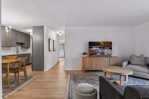 215 Barry Avenue S #202, Wayzata, MN 55391