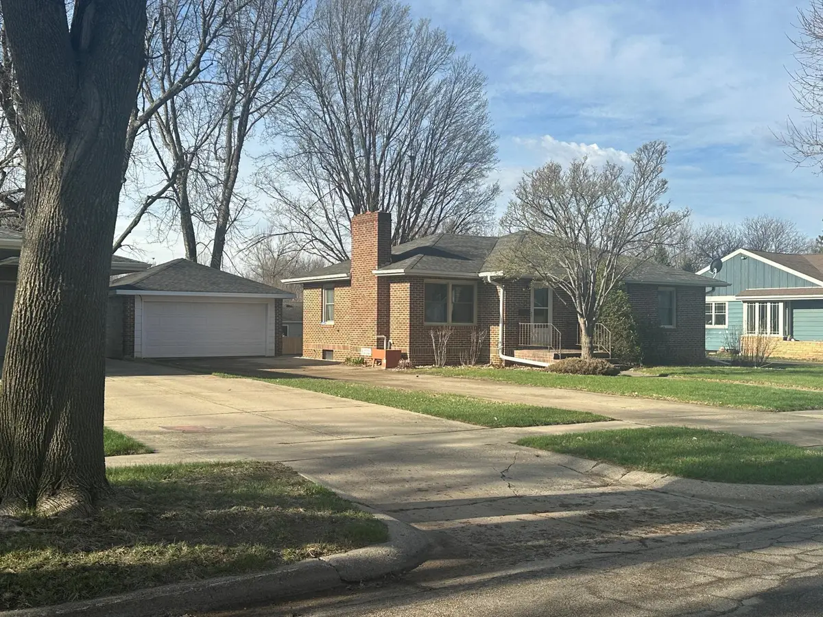 413 W Bishop Street, Luverne, MN 56156 - #1