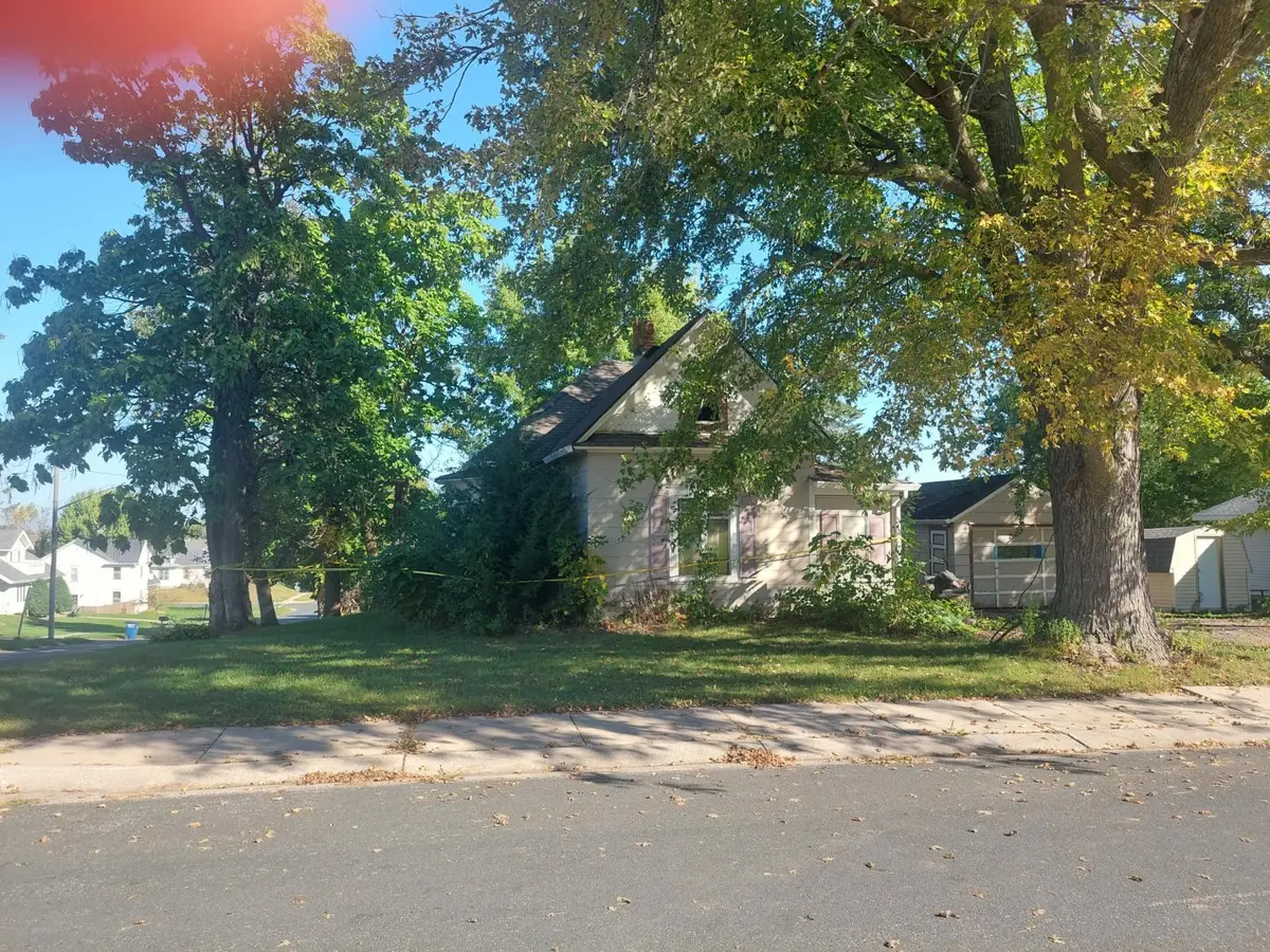 512 Park Avenue, Goodhue, MN 55027 - #1