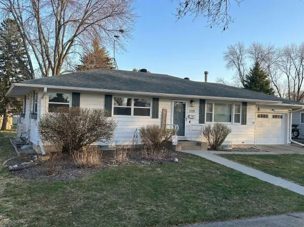 2320 10th Street S, Fargo, ND 58103