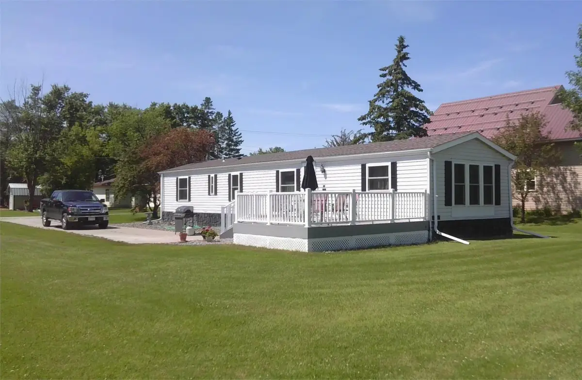 211 4th Avenue Se, Baudette, MN 56623 - #1