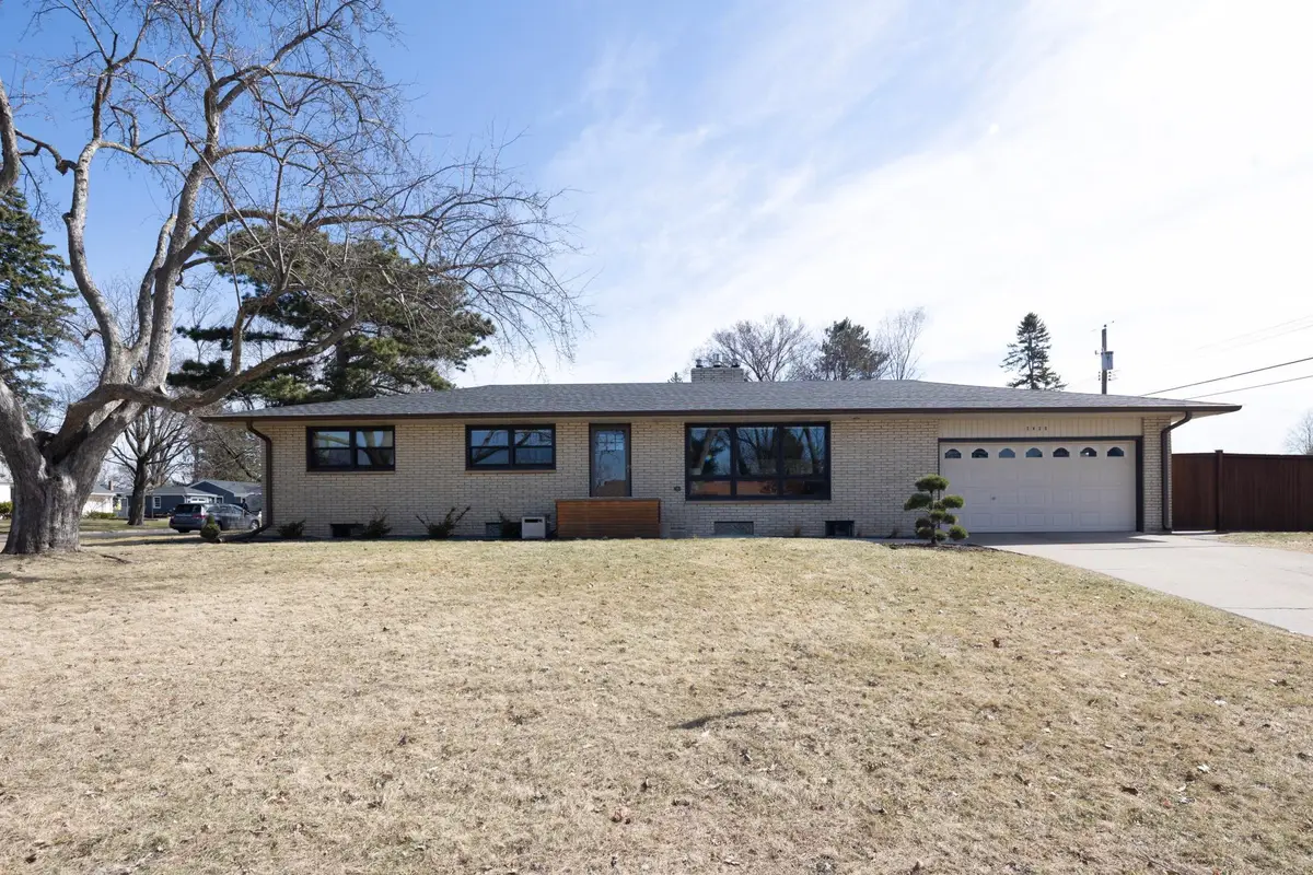 2420 Dunlap Street N, Roseville, MN 55113 - #1