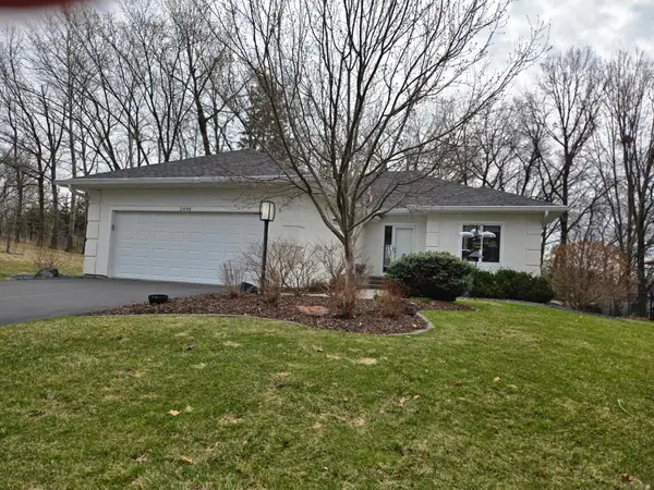 2498 Hillwood Drive E, Maplewood, MN 55119