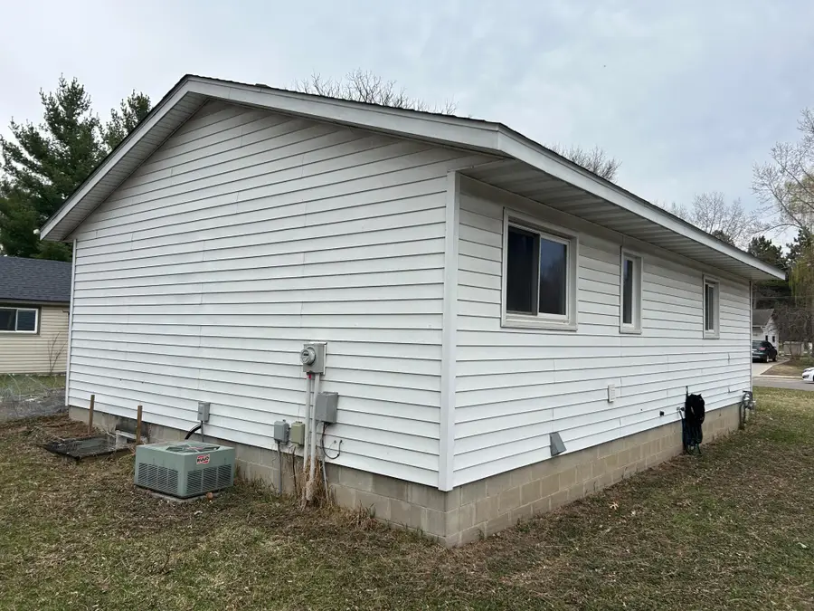 909 7th Avenue N, Princeton, MN 55371 - #3