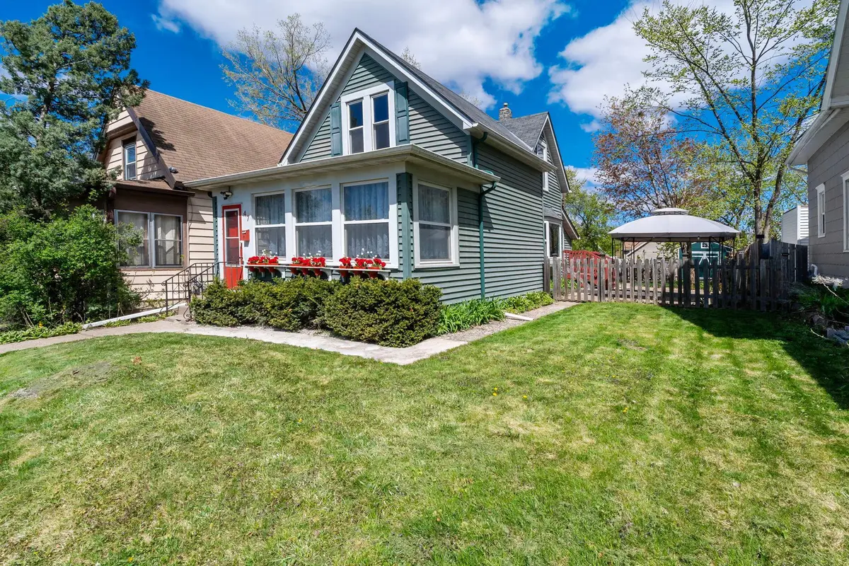 47 Lawson Avenue W, Saint Paul, MN 55117 - #1