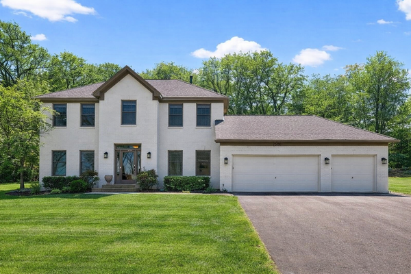 2536 Bridle Creek Trail, Chanhassen, MN 55317