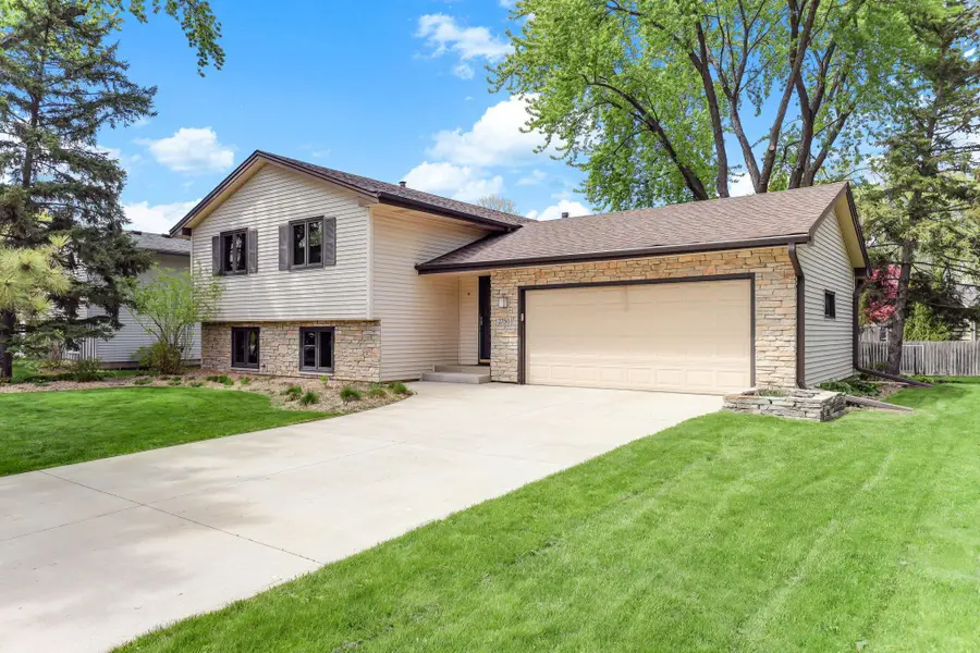 2750 17th Street Nw, New Brighton, MN 55112 - #2