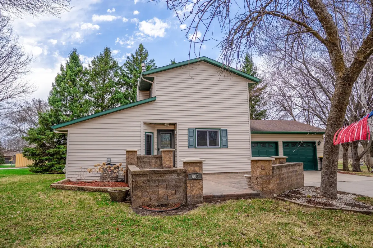 600 33rd Street Nw, Willmar, MN 56201 - #1