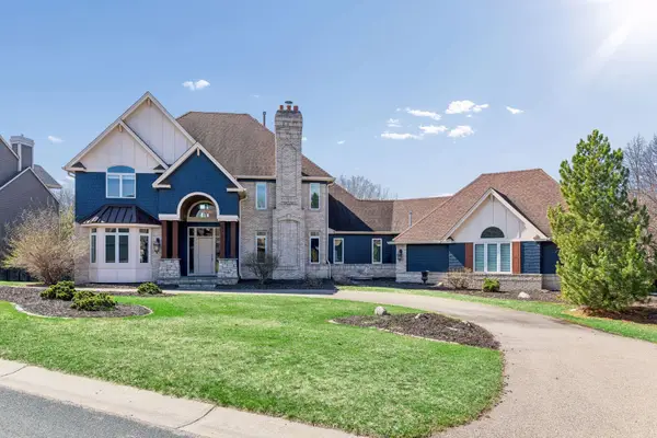 3820 Hunters Overlook Lane, Eagan, MN 55123