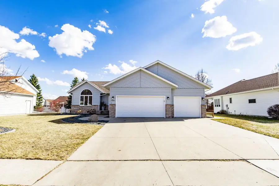 3322 42nd Avenue S, Fargo, ND 58104 - #3
