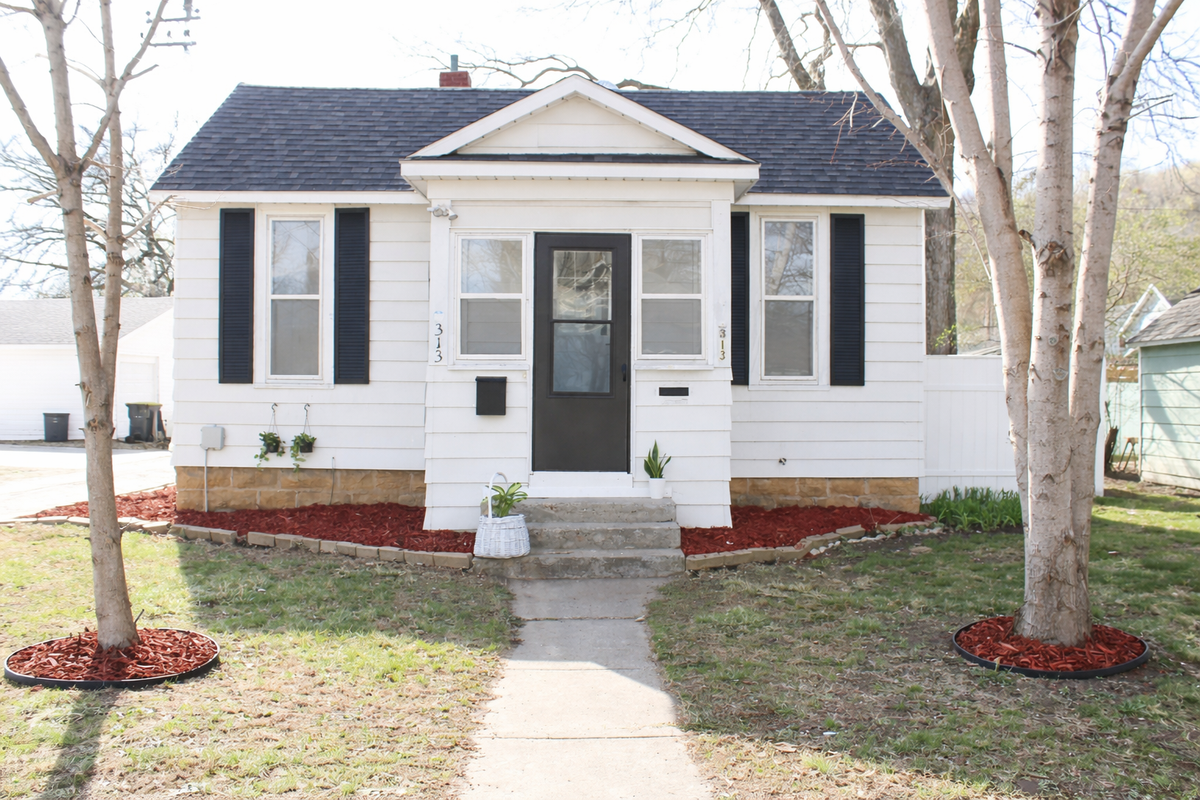 313 S Lake Street, North Mankato, MN 56003 - #1