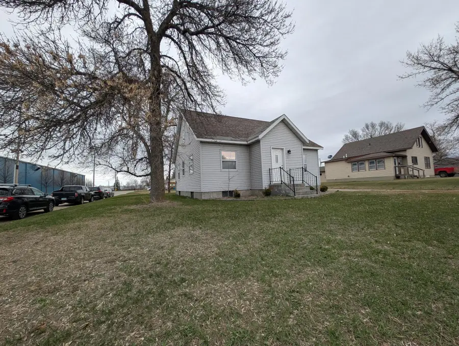 311 3rd Avenue Nw, Perham, MN 56573 - #2