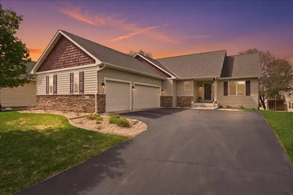 11825 Erskin Circle, Blaine, MN 55449
