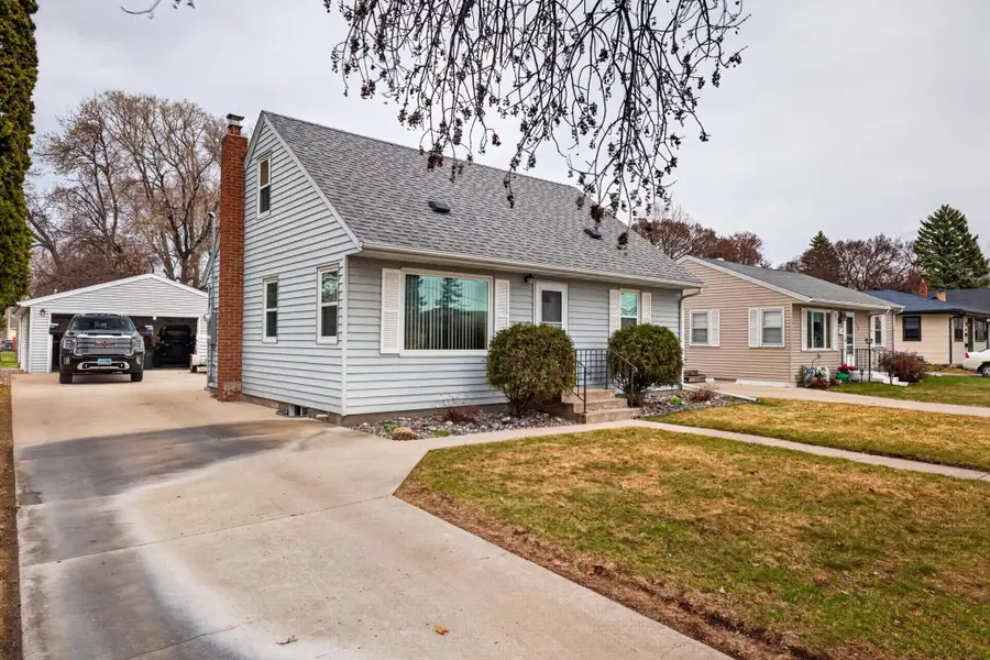 1633 10th Avenue S, Fargo, ND 58103 - #2