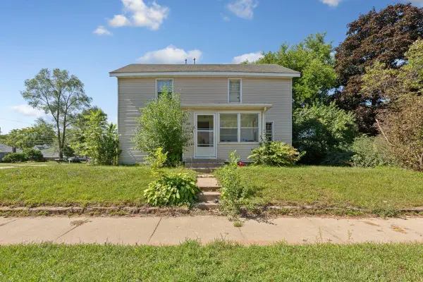 2306 4th Street, Eau Claire, WI 54703