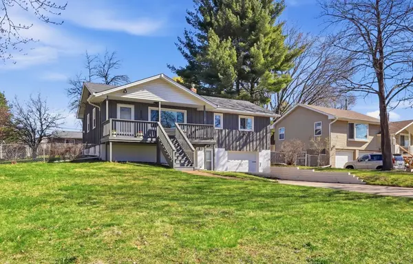 6950 35th Street N, Oakdale, MN 55128