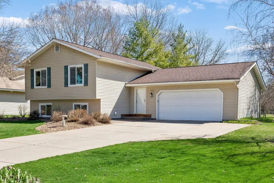 4320 Greenhaven Court, Vadnais Heights, MN 55127 - #2