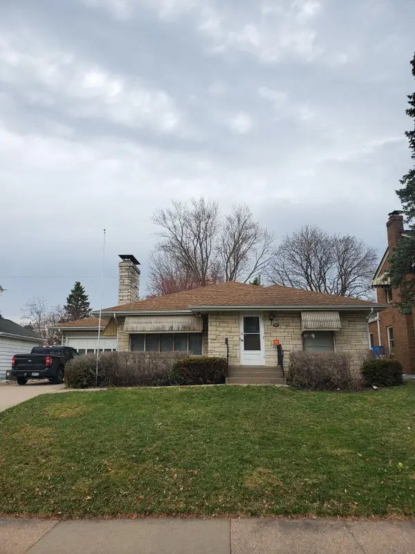 1009 Orange Avenue E, Saint Paul, MN 55106