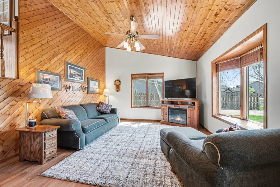 609 W Welco Drive, Montgomery, MN 56069 - #2