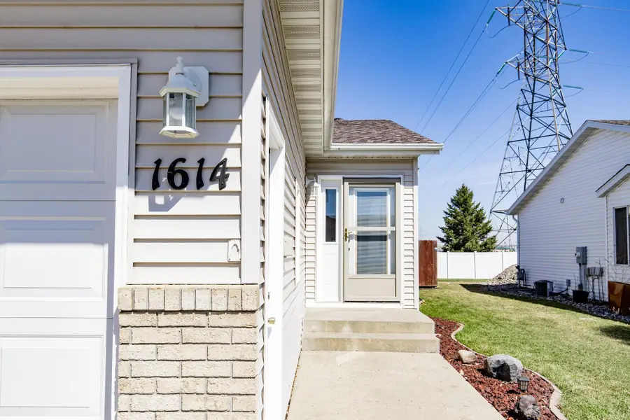 1614 Suntree Drive, West Fargo, ND 58078 - #2