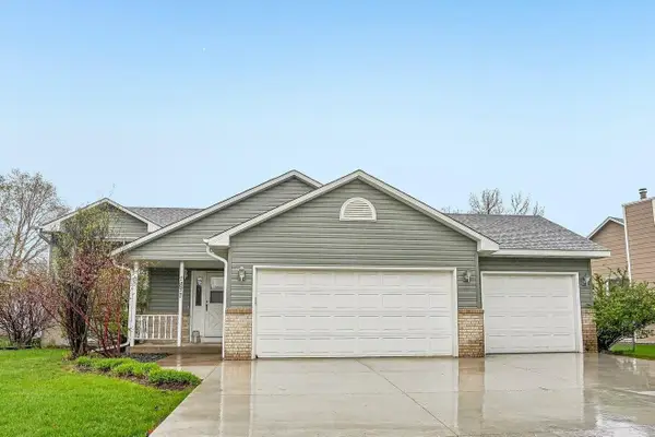 7877 18th Street N, Oakdale, MN 55128