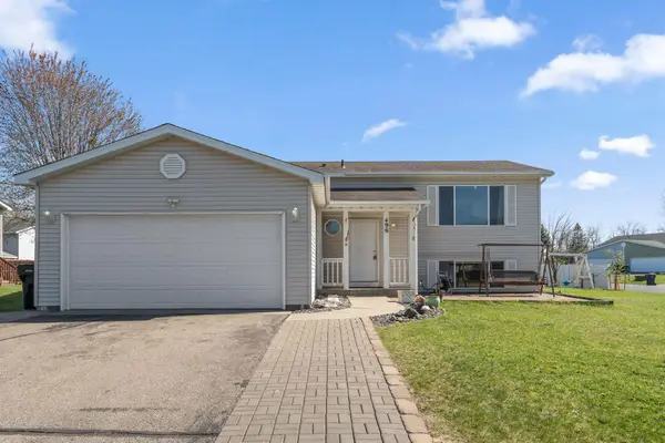 496 Braeburn Drive, Shakopee, MN 55379