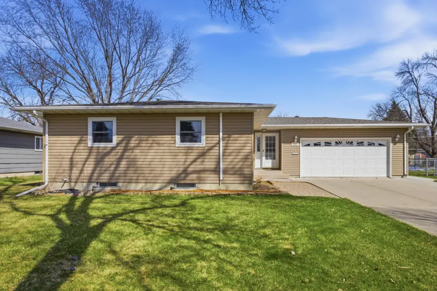 2909 Edgewood Drive N, Fargo, ND 58102 - #2