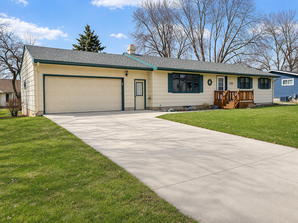1318 W Chestnut Avenue, Olivia, MN 56277
