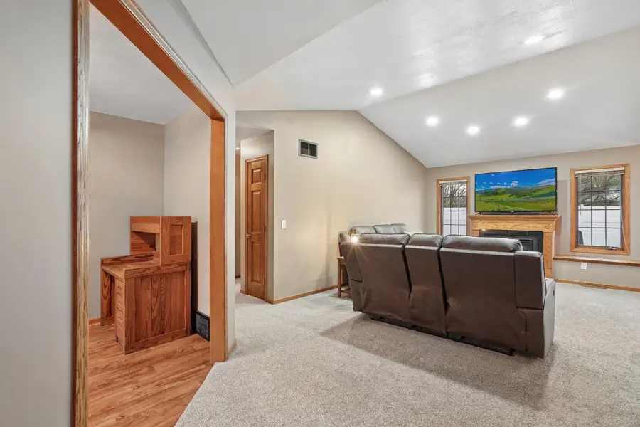 714 E Crescent Lane, Litchfield, MN 55355 - #3