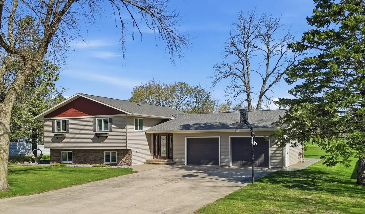 225 10th Street Se, Wells, MN 56097 - #1