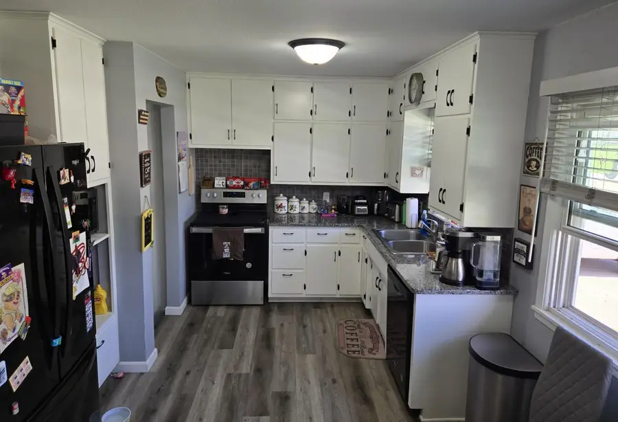 610 8th Avenue Ne, Waseca, MN 56093 - #3