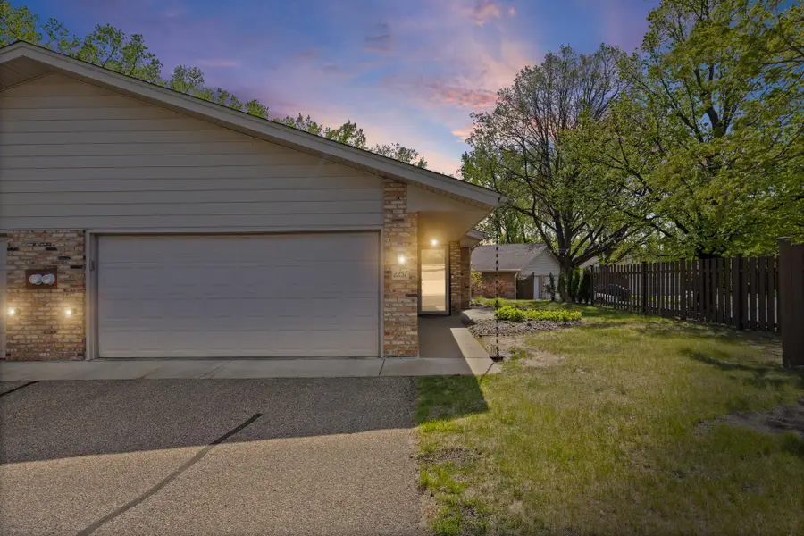 2257 Country Lane, Minnetonka, MN 55305 - #2