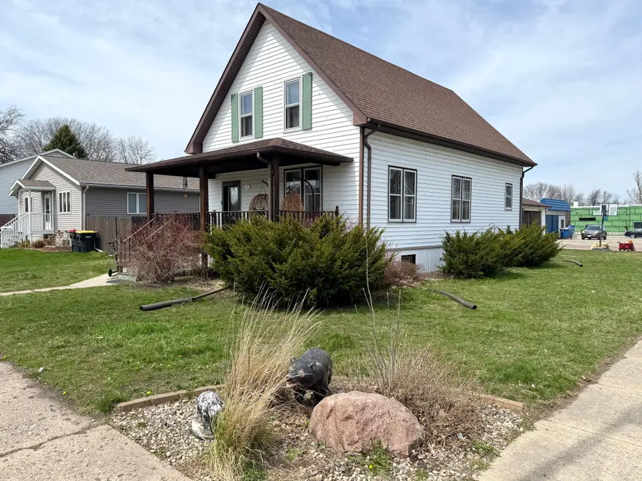 321 E 2nd Street, Redwood Falls, MN 56283 - #2