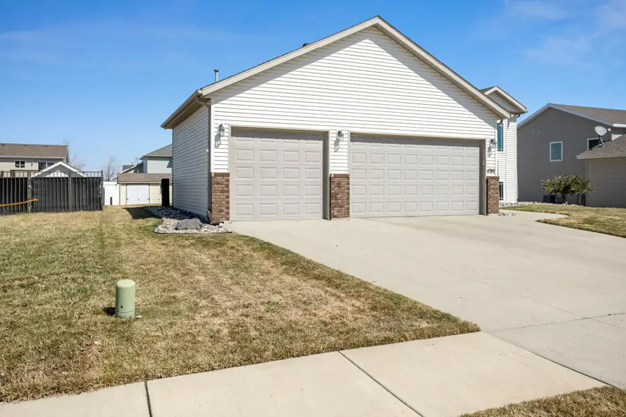 4745 48th Avenue S, Fargo, ND 58104 - #2